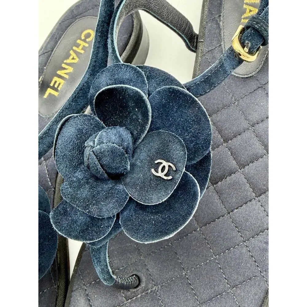 Chanel Interlocking CC Camillia Thong Sandals Navy Blue Suede Size 37C / 7 Wide